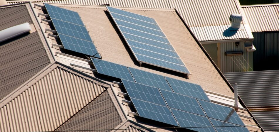 Commercial,solar,panels,on,building